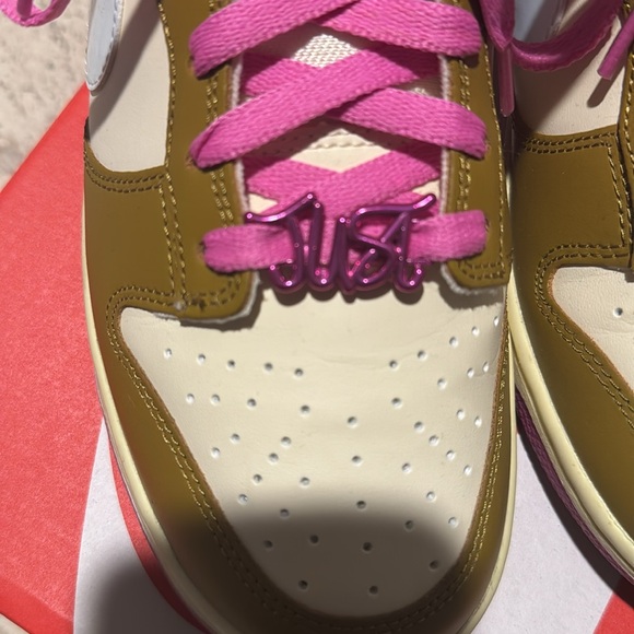 Nike Dunk Low - Picture 2 of 8